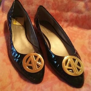 AK Anne Klein 9M patent quilted flats